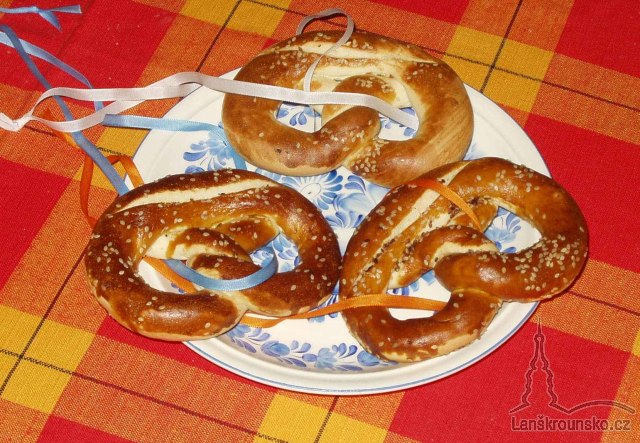 03_Prave lanskrounske precliky uz upekli.jpg
